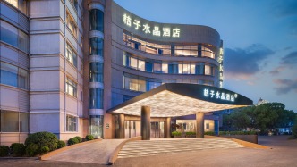 放棄五星級(jí)的中產(chǎn)，都去住水晶酒店了