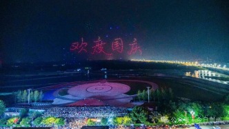 太震撼！ 無人機燈光秀點亮崇城夜空