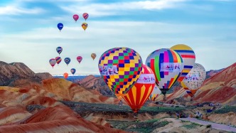 张掖七彩丹霞景区奋力打造年接待300万人次旅游景区纪实